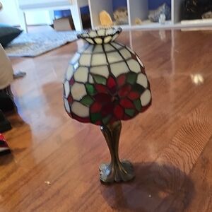 Stained Glass Table Lamp with Floral Design